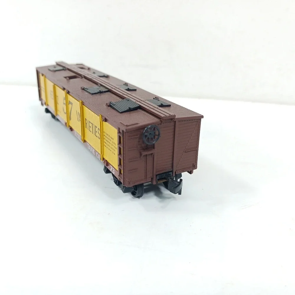 Athearn HO Scale Heinz 57 Varieties Pickle Tank Car Closed Sides 1476 Yellow